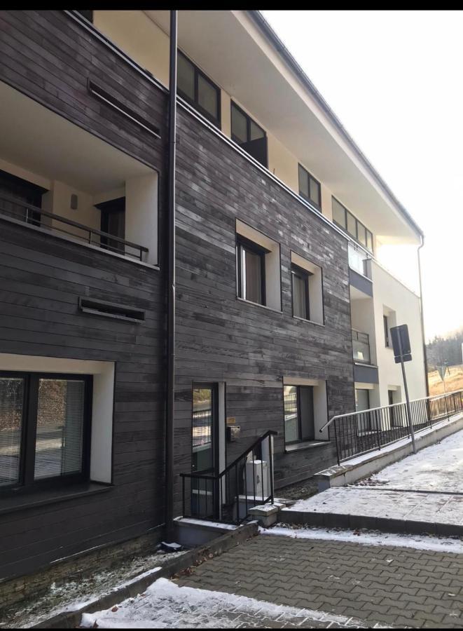 Utulny Apartman Triangel 50M Od Lyziarskeho Vleku Zahradky Donovaly Exterior photo